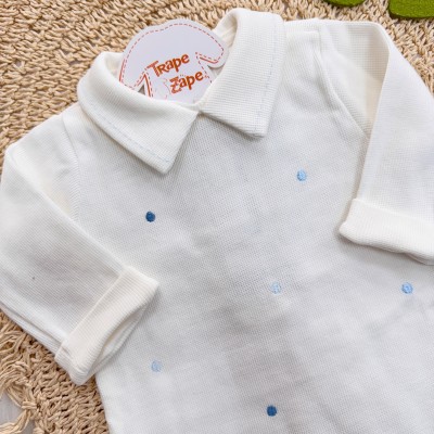 Macacão Tricotil (Tricot 100% Algodão) com Gola e Bordado - Off White Bolinhas